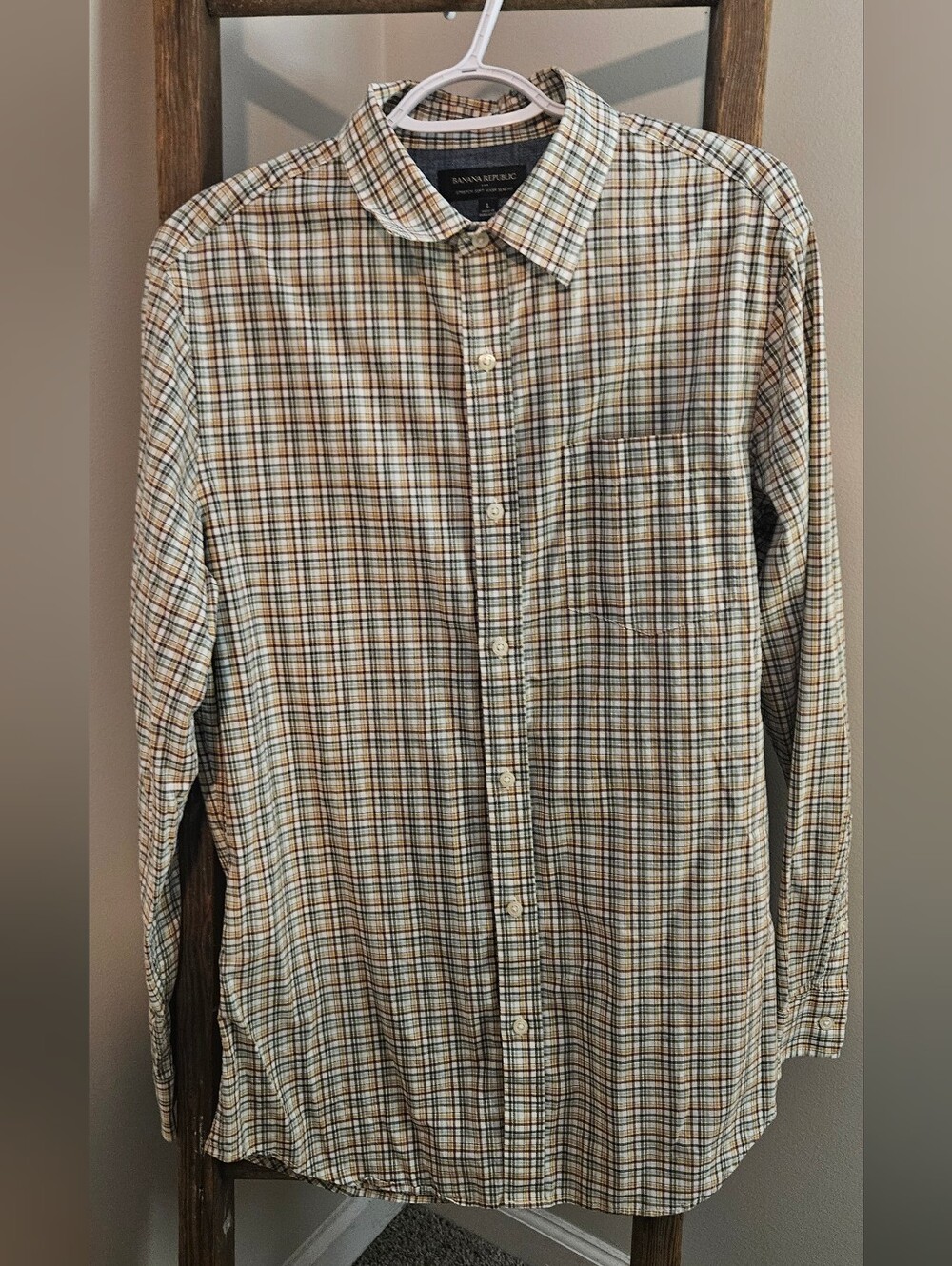 Banana Republic Men’s Plaid Button-Down Shirt in Beige, Brown & Blue